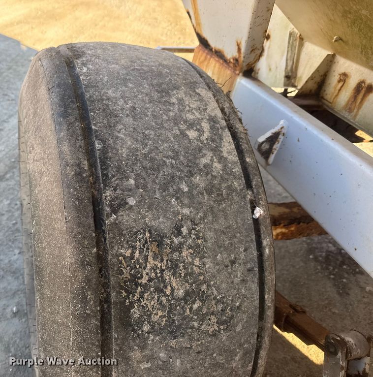 image for item ET4415 Willmar Super 600 spreader