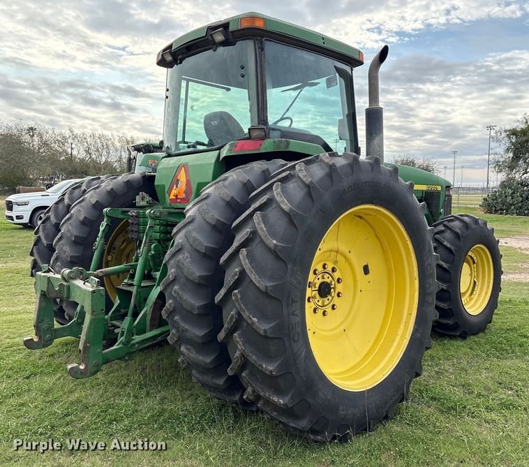 image for item EU7161 1995 John Deere 8200 MFWD tractor