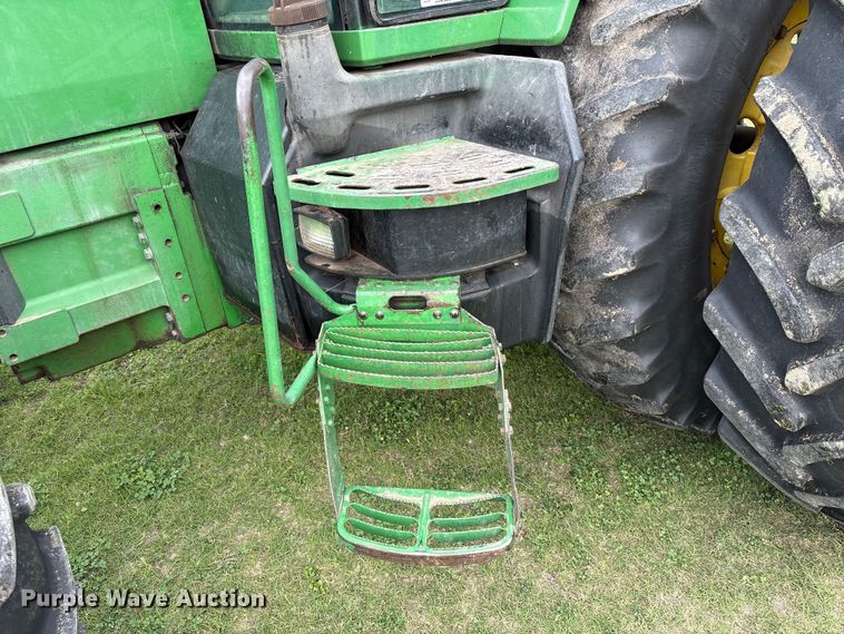 image for item EU7161 1995 John Deere 8200 MFWD tractor