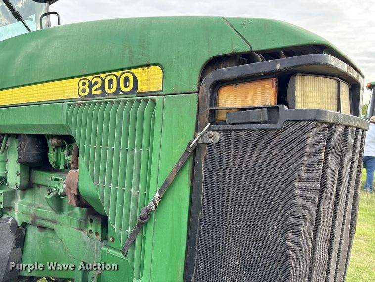image for item EU7161 1995 John Deere 8200 MFWD tractor
