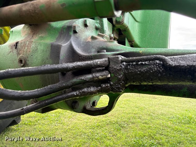 image for item EU7161 1995 John Deere 8200 MFWD tractor