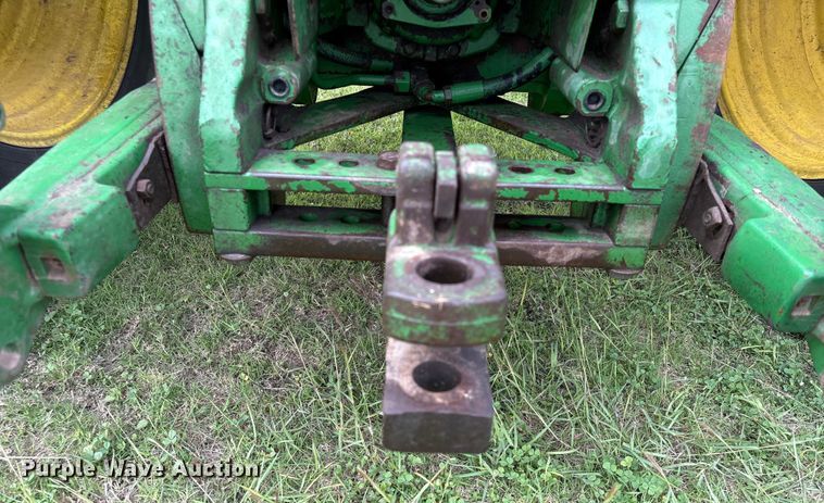 image for item EU7161 1995 John Deere 8200 MFWD tractor