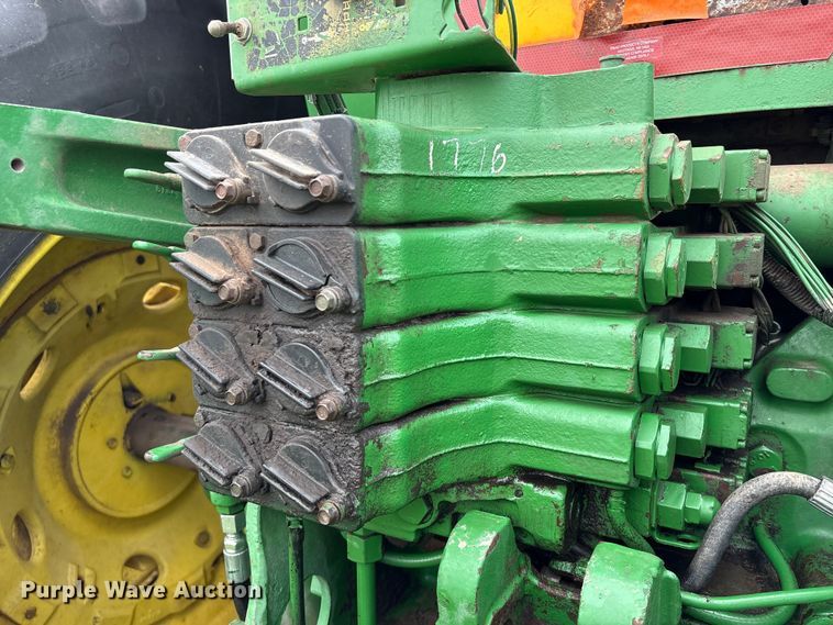 image for item EU7161 1995 John Deere 8200 MFWD tractor