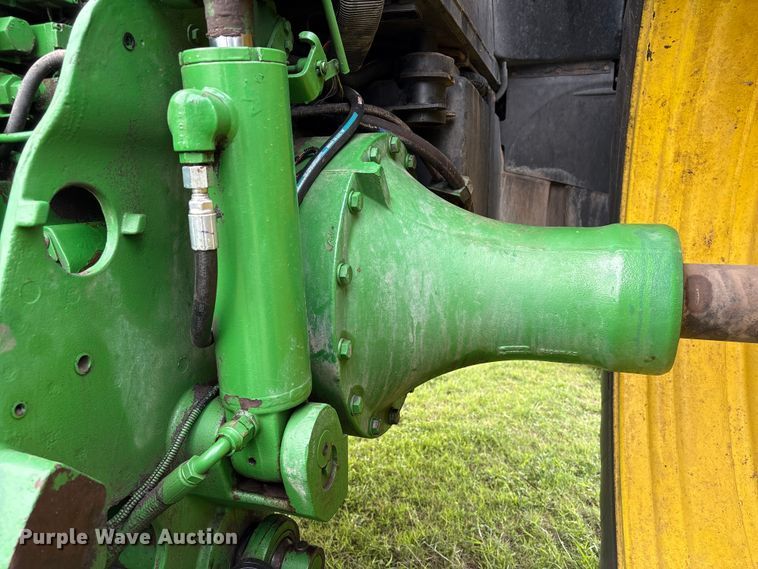 image for item EU7161 1995 John Deere 8200 MFWD tractor