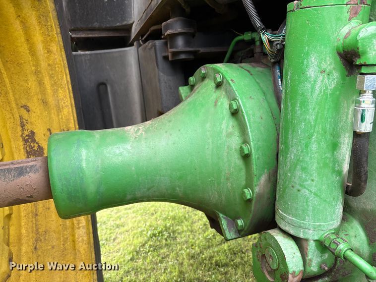 image for item EU7161 1995 John Deere 8200 MFWD tractor