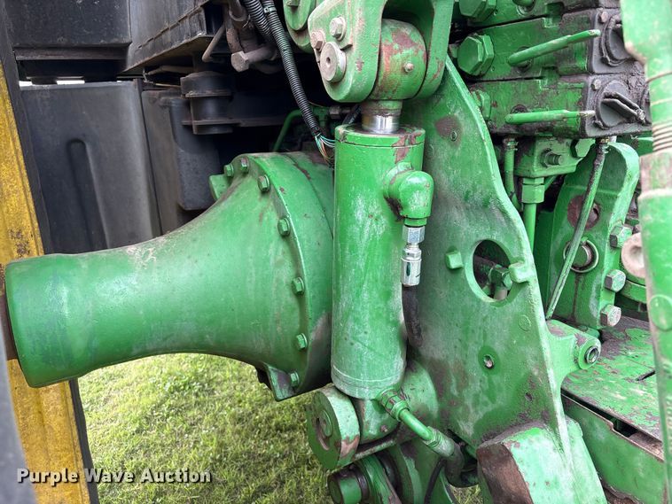 image for item EU7161 1995 John Deere 8200 MFWD tractor