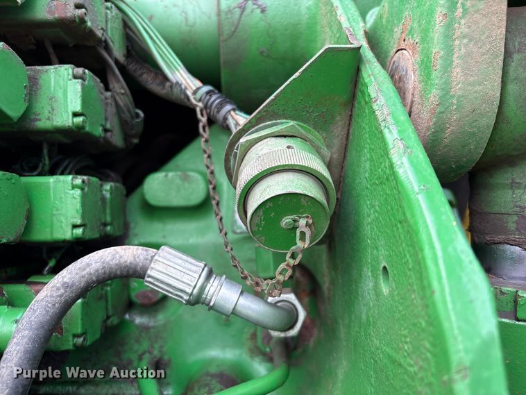 image for item EU7161 1995 John Deere 8200 MFWD tractor