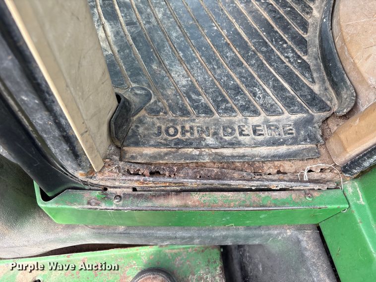 image for item EU7161 1995 John Deere 8200 MFWD tractor