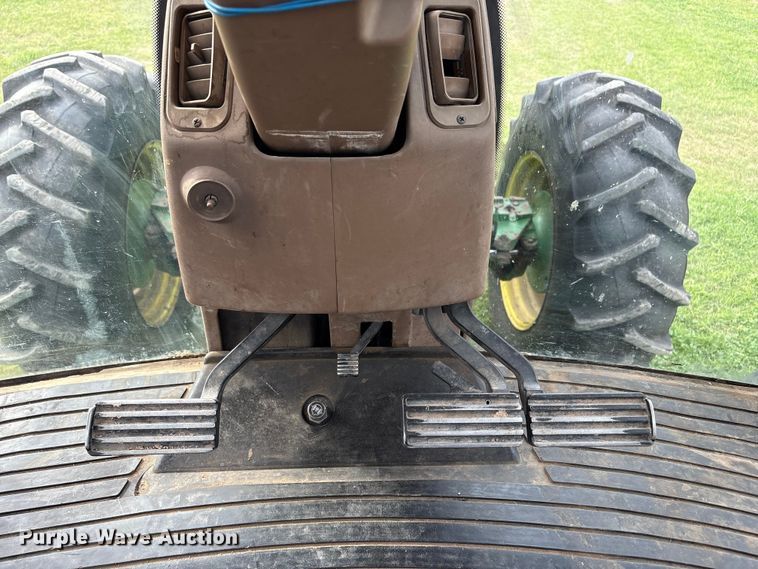 image for item EU7161 1995 John Deere 8200 MFWD tractor