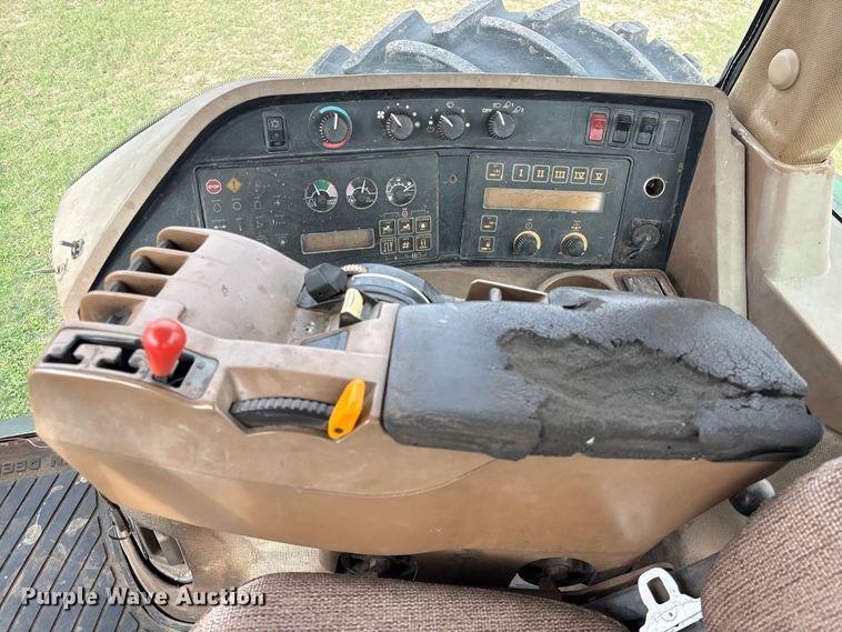 image for item EU7161 1995 John Deere 8200 MFWD tractor