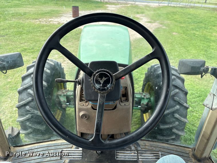 image for item EU7161 1995 John Deere 8200 MFWD tractor