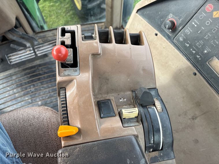 image for item EU7161 1995 John Deere 8200 MFWD tractor