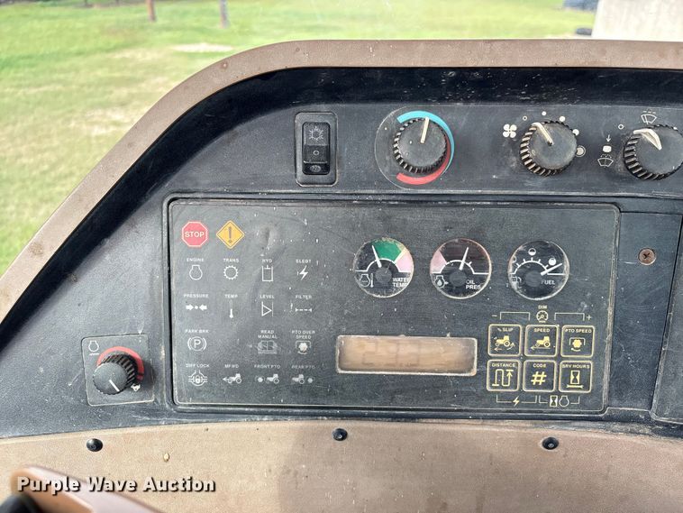 image for item EU7161 1995 John Deere 8200 MFWD tractor