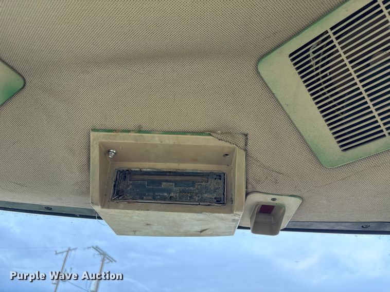 image for item EU7161 1995 John Deere 8200 MFWD tractor