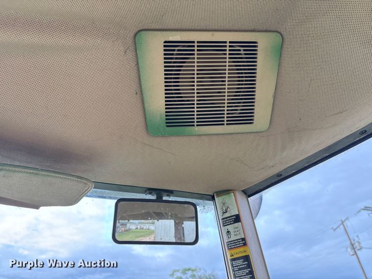 image for item EU7161 1995 John Deere 8200 MFWD tractor