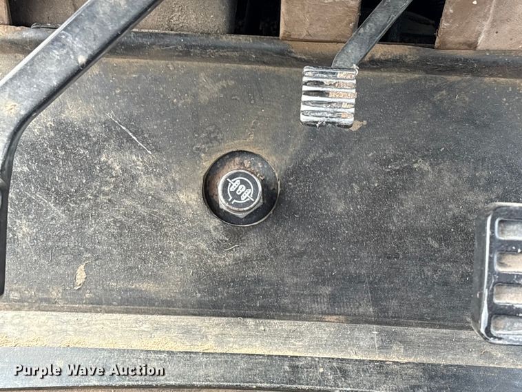 image for item EU7161 1995 John Deere 8200 MFWD tractor