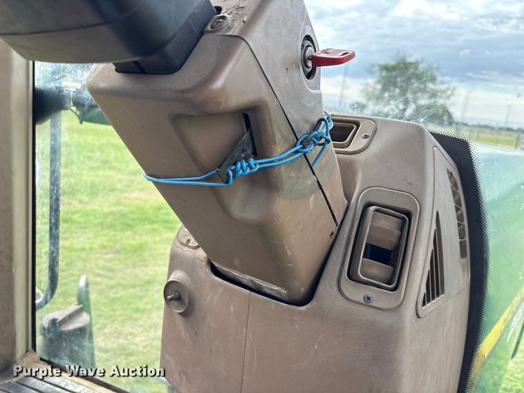 image for item EU7161 1995 John Deere 8200 MFWD tractor