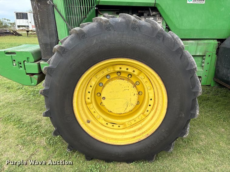 image for item EU7161 1995 John Deere 8200 MFWD tractor