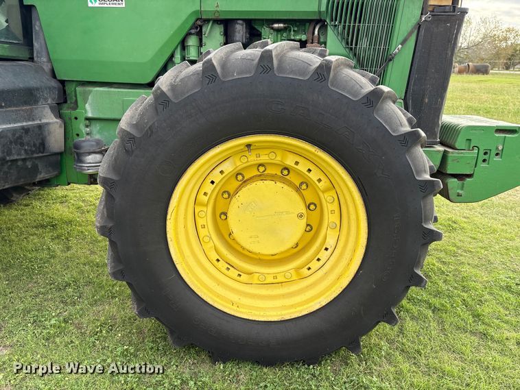 image for item EU7161 1995 John Deere 8200 MFWD tractor