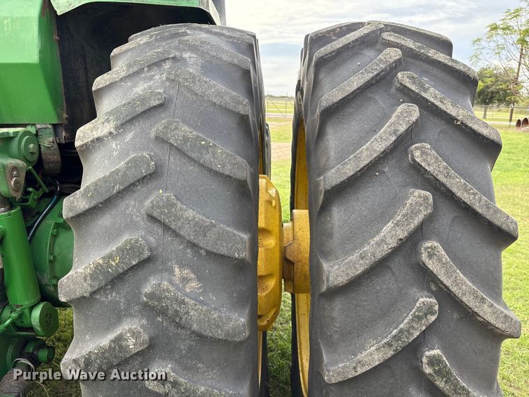 image for item EU7161 1995 John Deere 8200 MFWD tractor