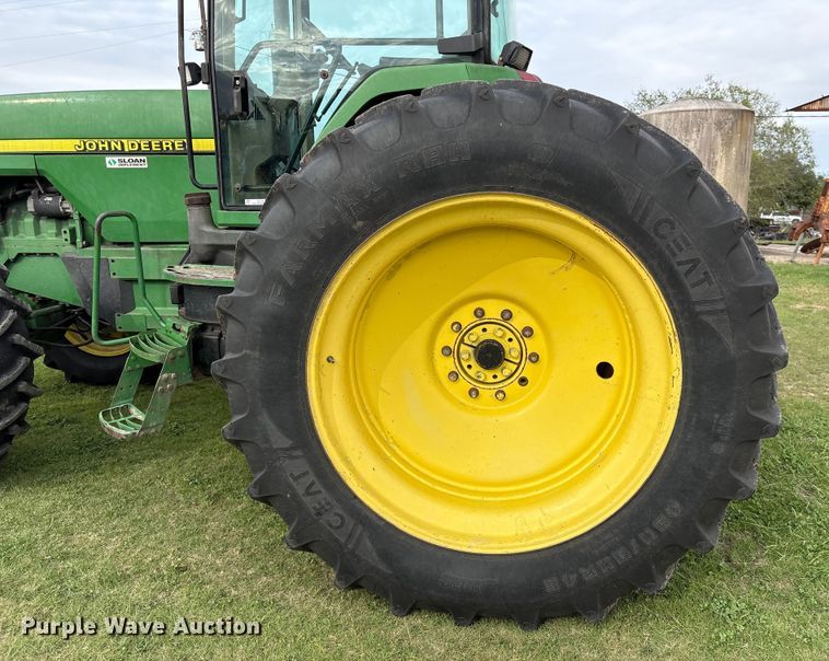 image for item EU7161 1995 John Deere 8200 MFWD tractor