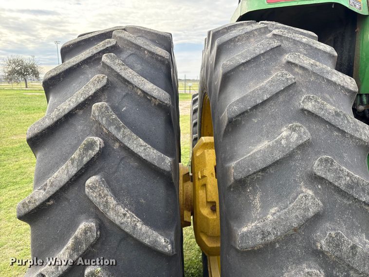 image for item EU7161 1995 John Deere 8200 MFWD tractor