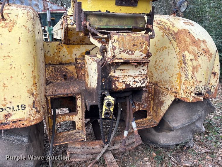 image for item EU7330 Minneapolis-Moline G705 tractor