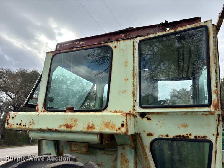 image for item EU7331 Oliver tractor