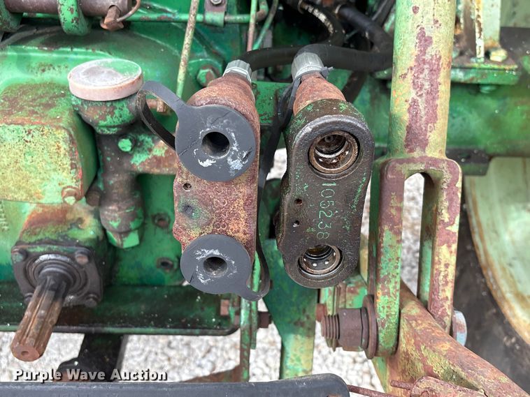 image for item EU7331 Oliver tractor