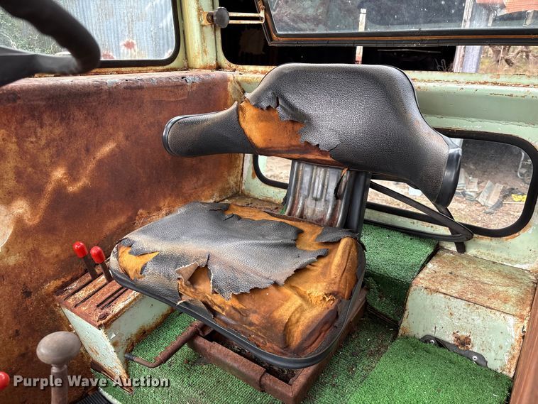 image for item EU7331 Oliver tractor