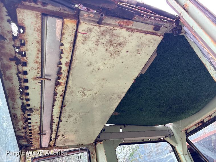 image for item EU7331 Oliver tractor