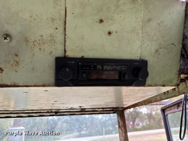 image for item EU7331 Oliver tractor