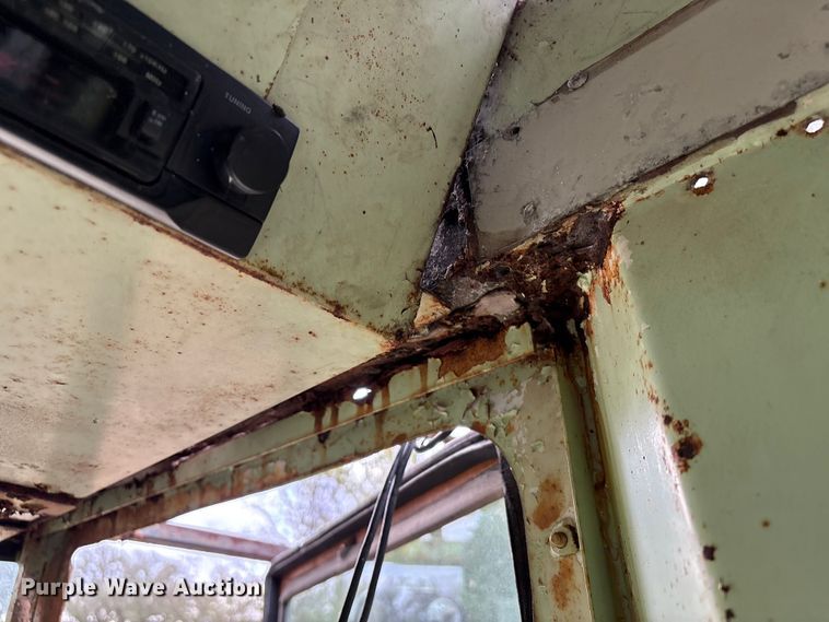 image for item EU7331 Oliver tractor