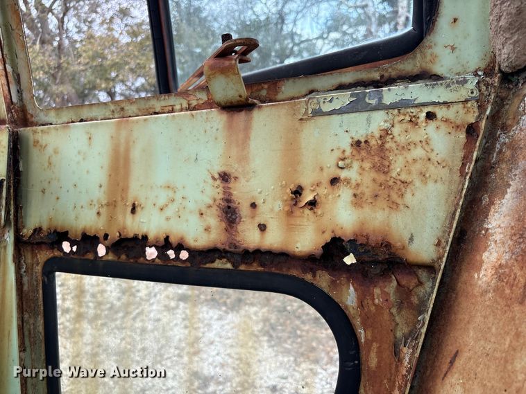 image for item EU7331 Oliver tractor