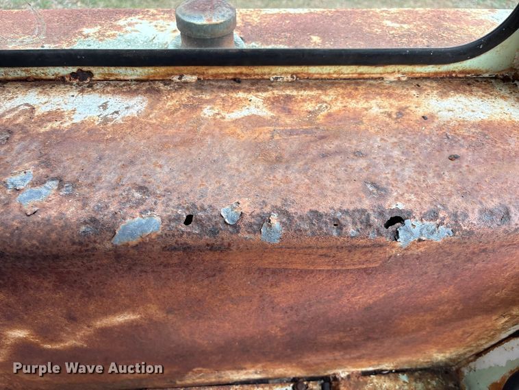 image for item EU7331 Oliver tractor