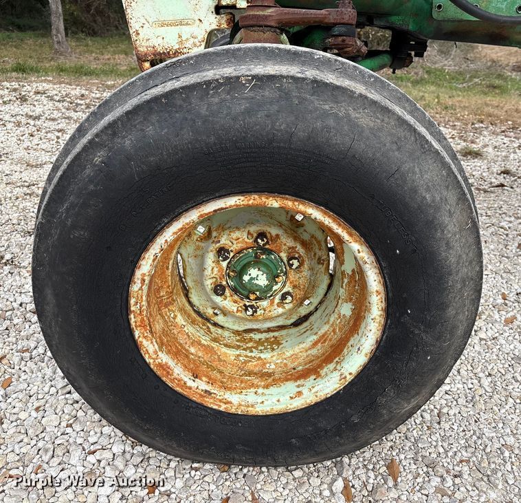 image for item EU7331 Oliver tractor