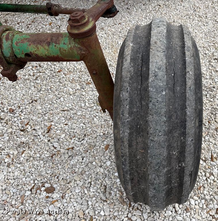 image for item EU7331 Oliver tractor