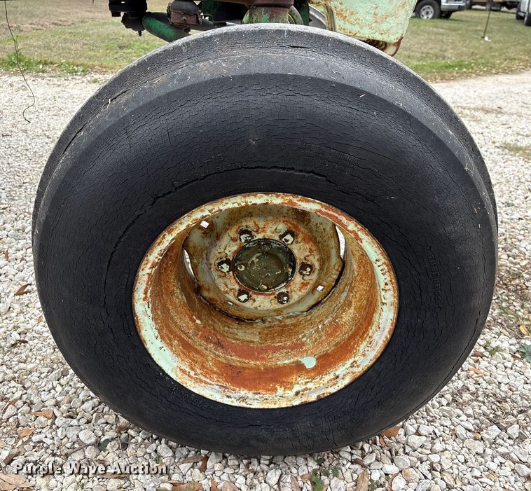 image for item EU7331 Oliver tractor