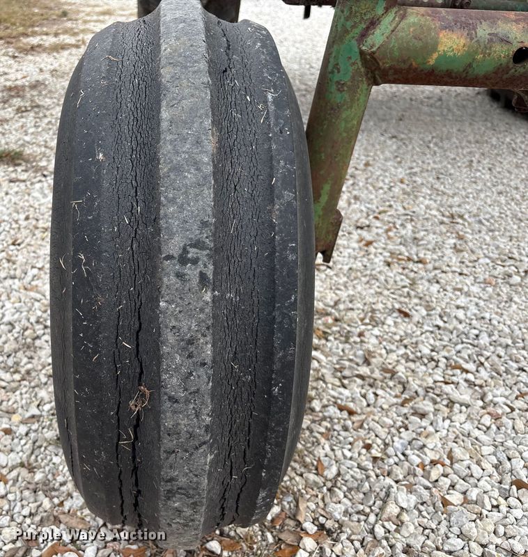 image for item EU7331 Oliver tractor