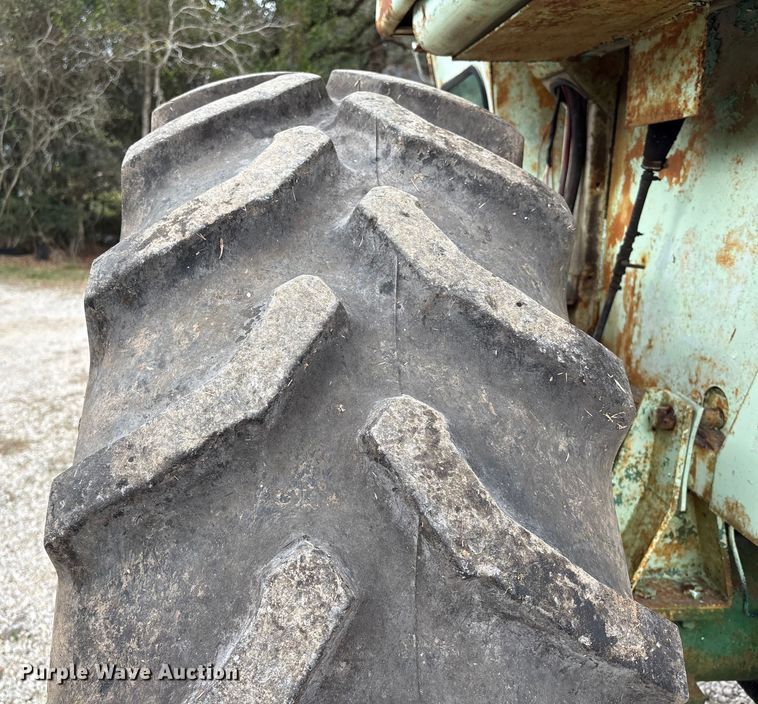 image for item EU7331 Oliver tractor