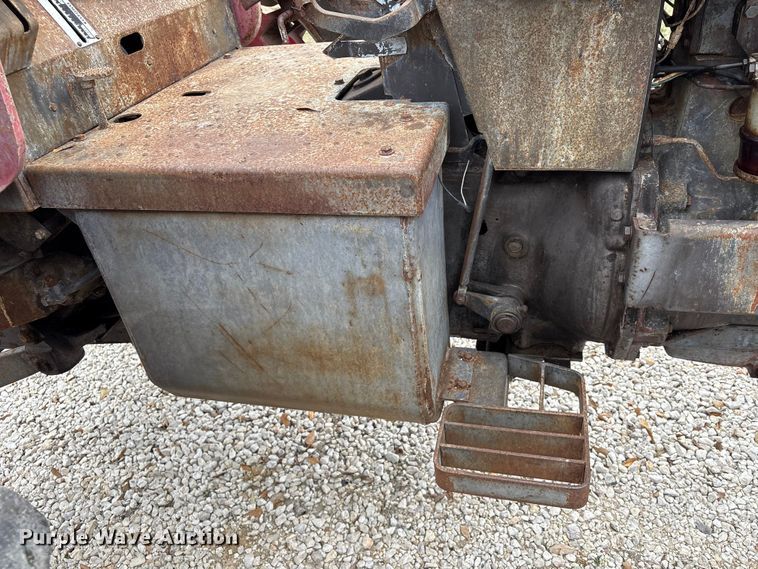 image for item EU7332 Massey Ferguson tractor