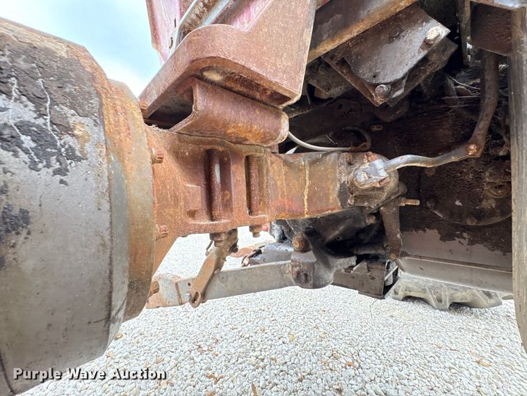 image for item EU7332 Massey Ferguson tractor