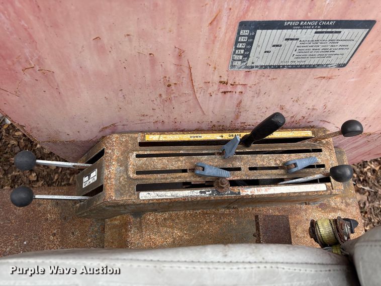 image for item EU7332 Massey Ferguson tractor