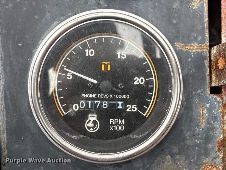 image for item EU7332 Massey Ferguson tractor