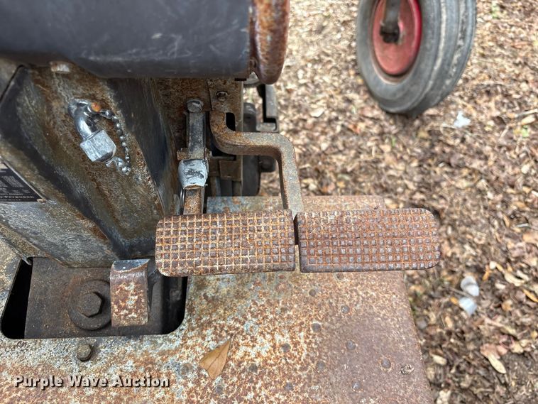 image for item EU7332 Massey Ferguson tractor