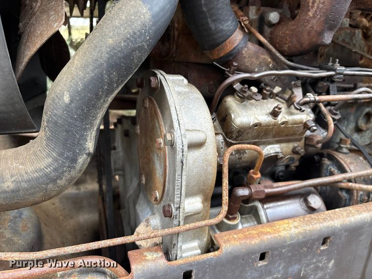 image for item EU7332 Massey Ferguson tractor