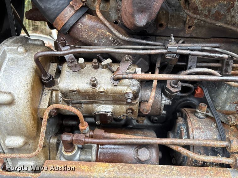 image for item EU7332 Massey Ferguson tractor