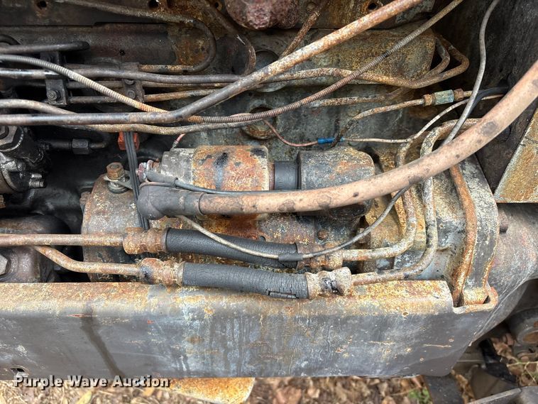 image for item EU7332 Massey Ferguson tractor