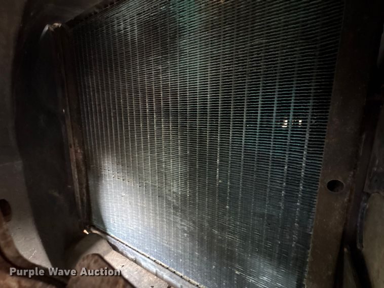 image for item EU7332 Massey Ferguson tractor