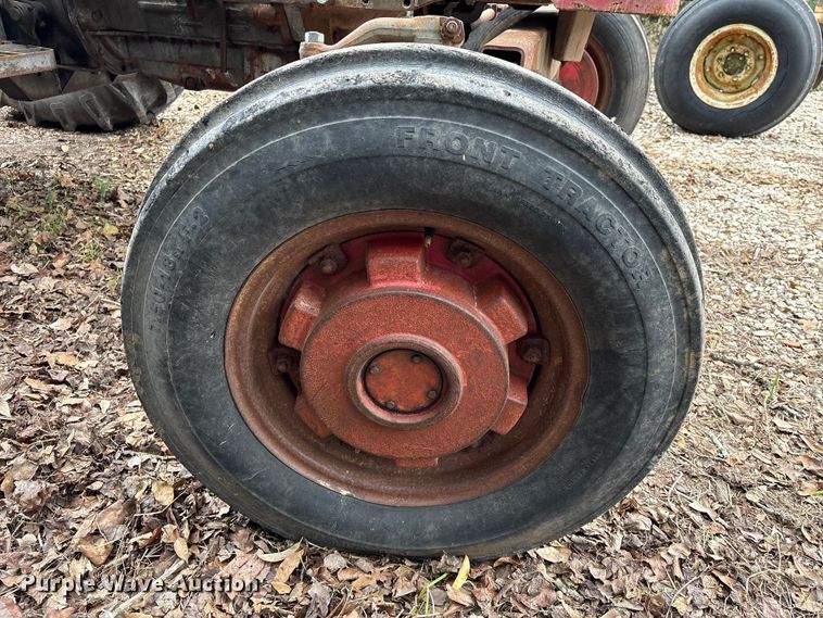 image for item EU7332 Massey Ferguson tractor